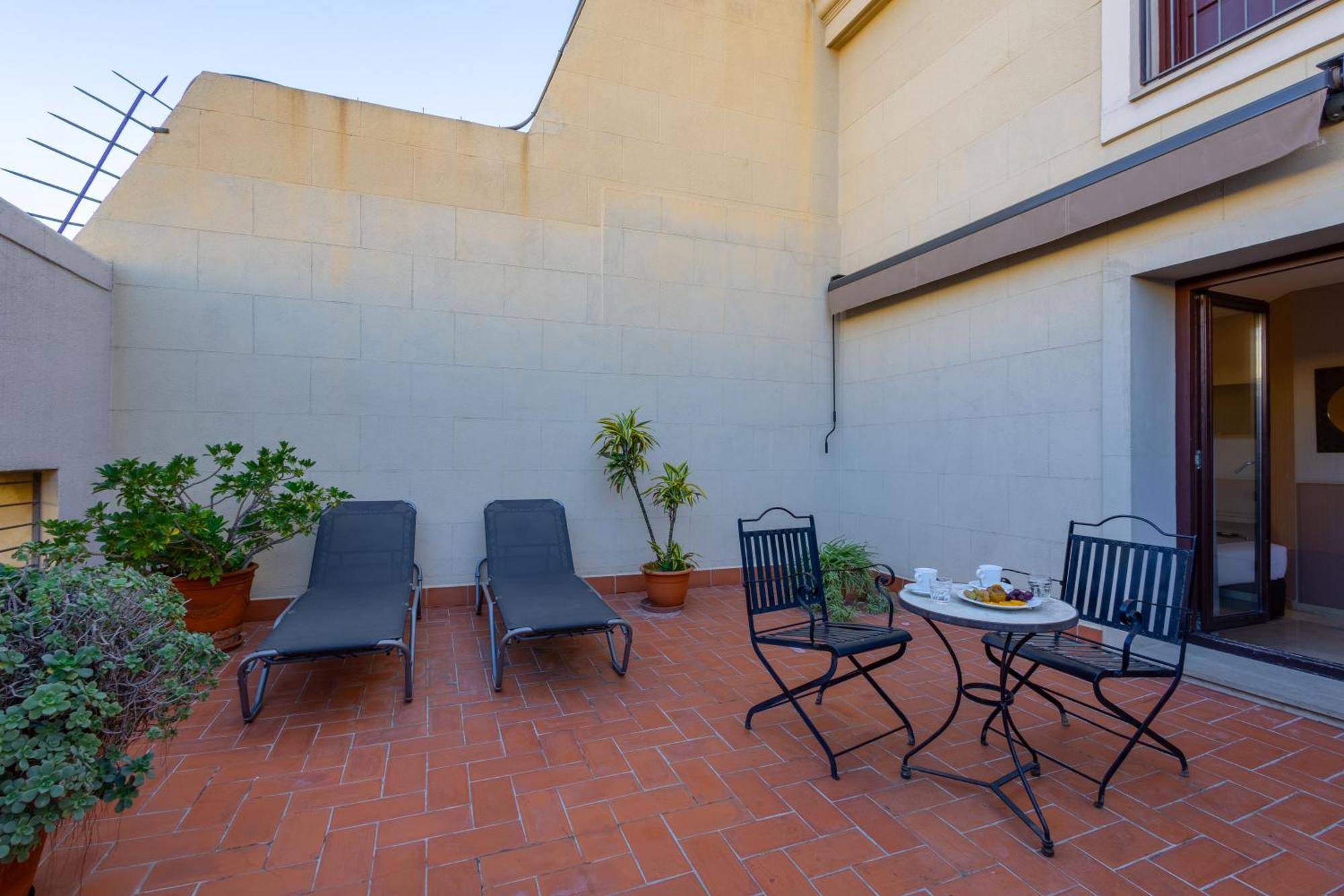 Doppel-/Zweibettzimmer mit eigener Terrasse